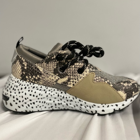 Nice Steve Madden shoes for woman/girls either one must buy - Picture 5 of 6